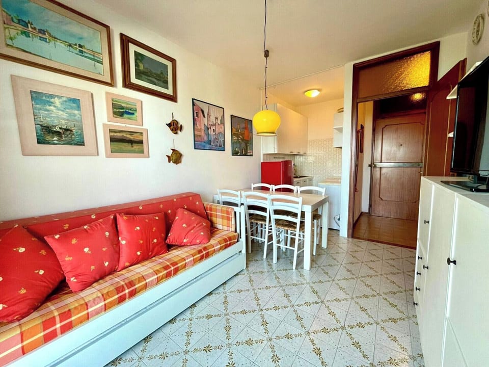 Apartment, 2 Bedrooms, Balcony, Ocean View | Living room