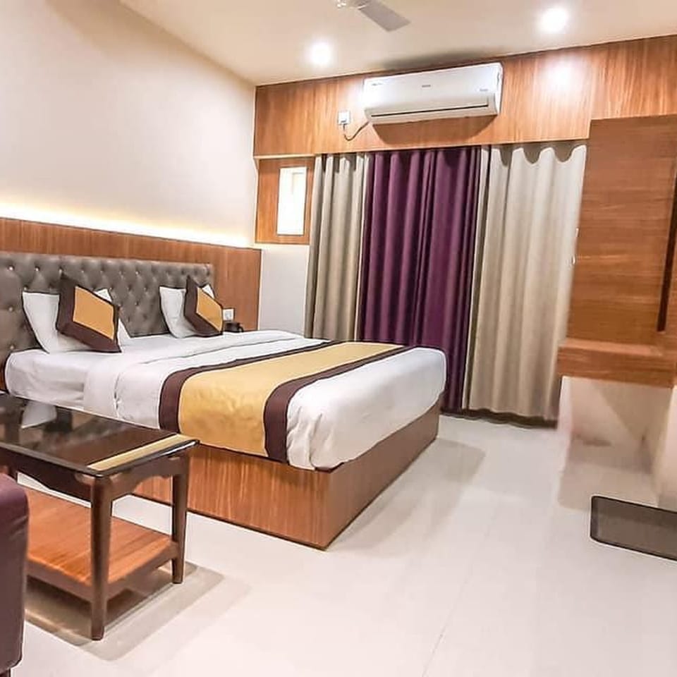 Premium bedding, WiFi (free), bed sheets