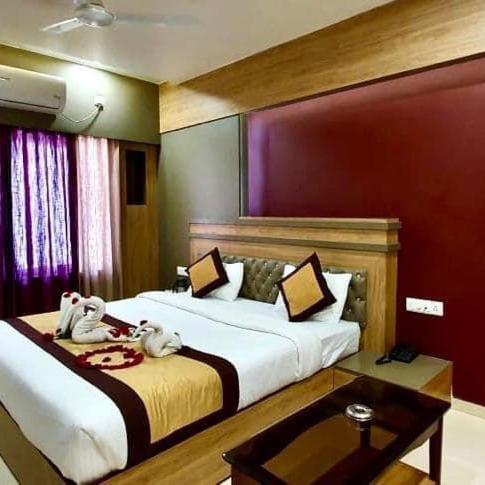 Premium bedding, WiFi (free), bed sheets