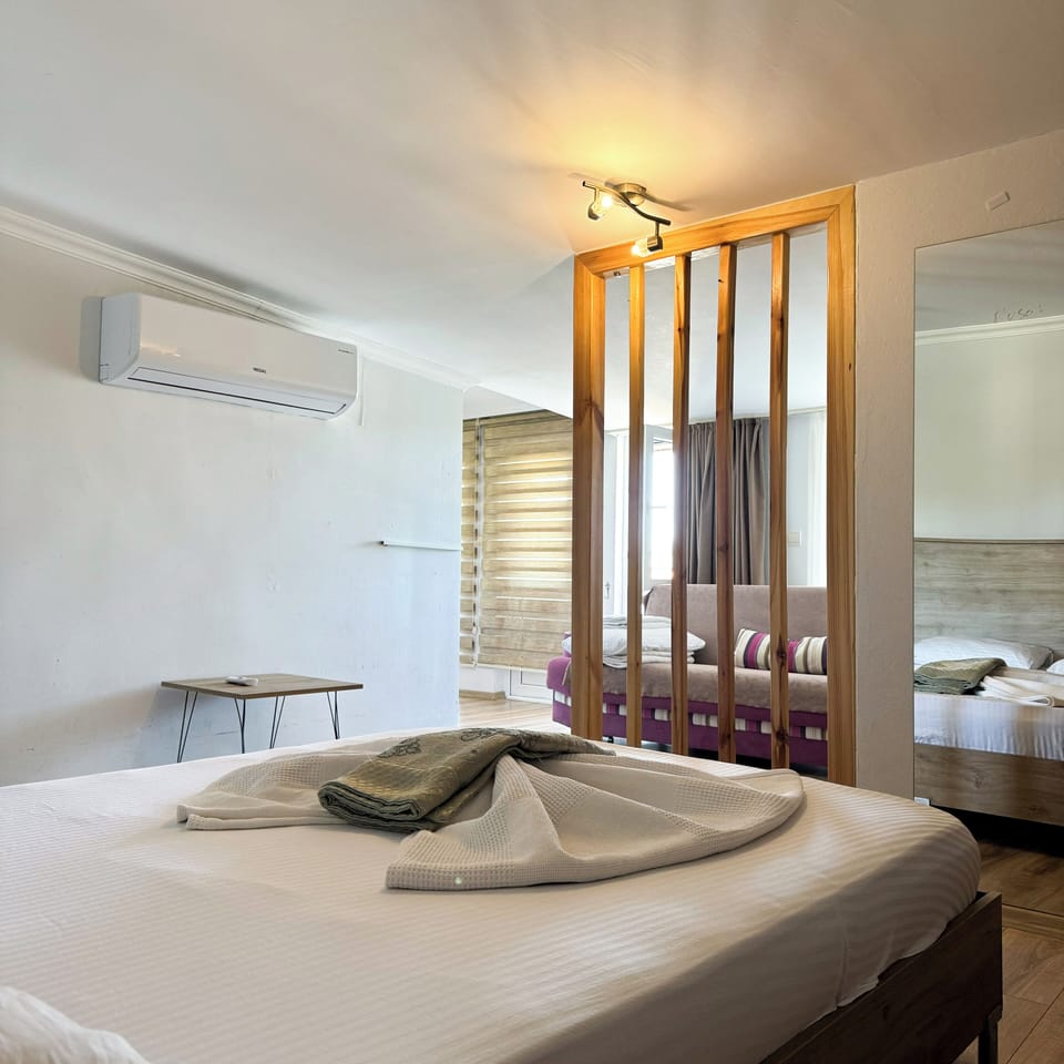 Exclusive Daire, Sehir Manzarali, Balkonlu | Premium bedding, down comforters, Select Comfort beds, minibar