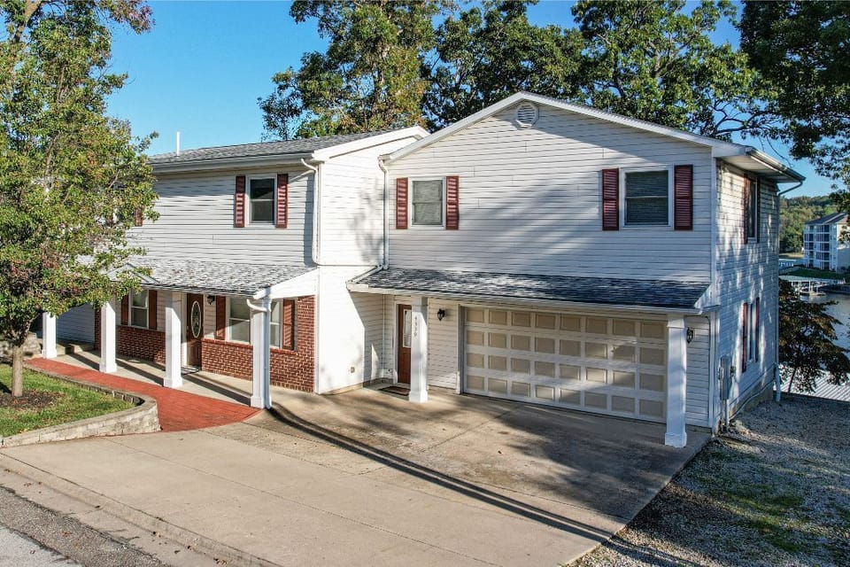 No Stairs + Garage 