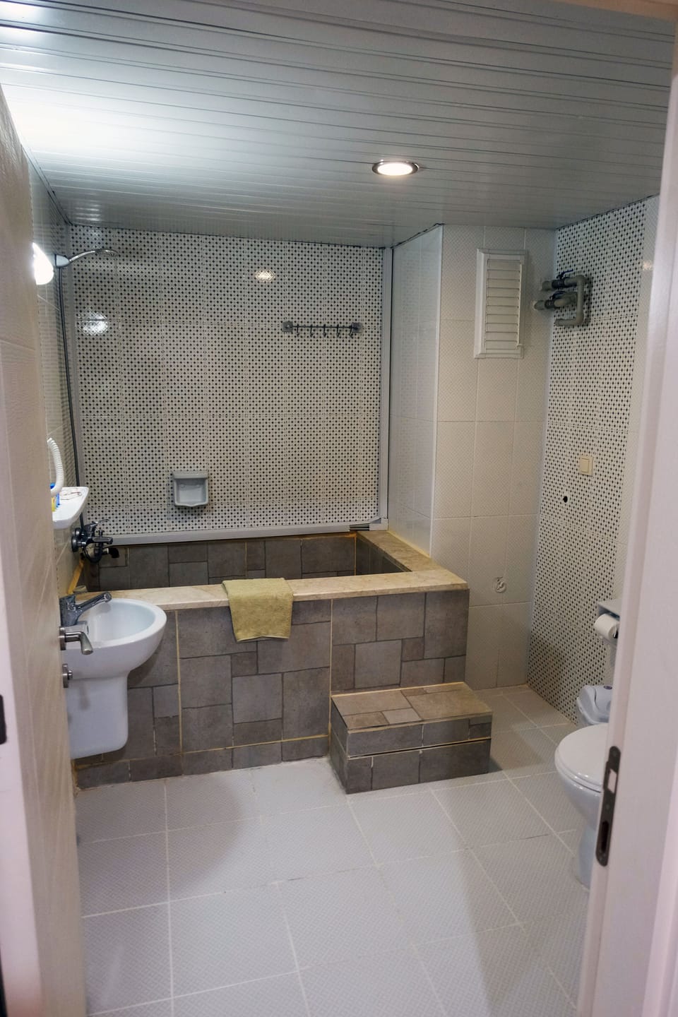 Family Room | Bathroom | Hair dryer, slippers, towels, soap