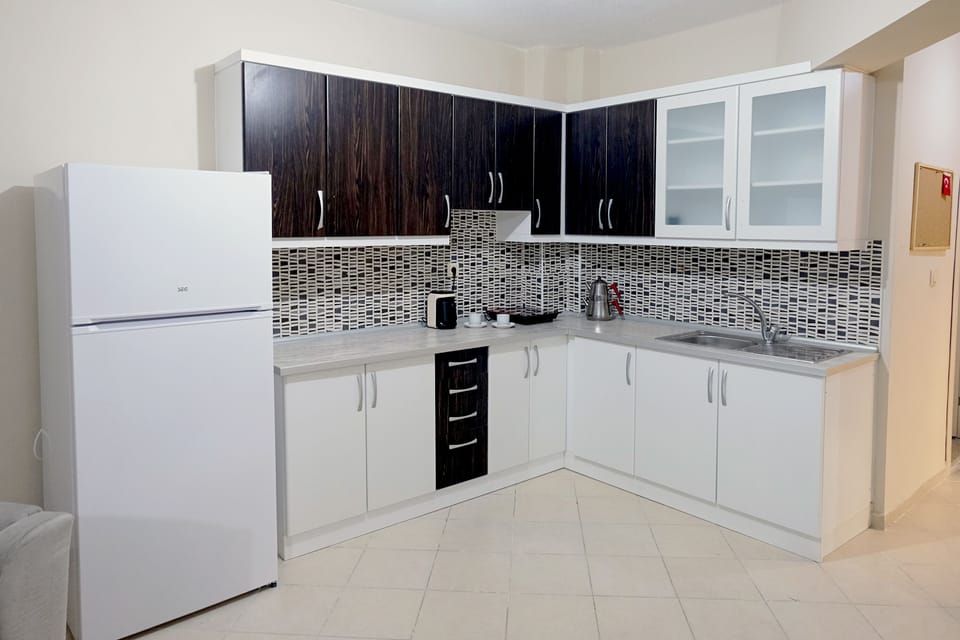 Deluxe Duplex | Private kitchen | Fridge, stovetop, electric kettle, cookware/dishes/utensils
