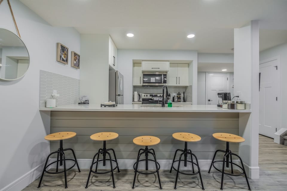 Fully equipped kitchen with charming elements, perfect for home-cooked meals and entertaining. Including a large island to sit 5 people