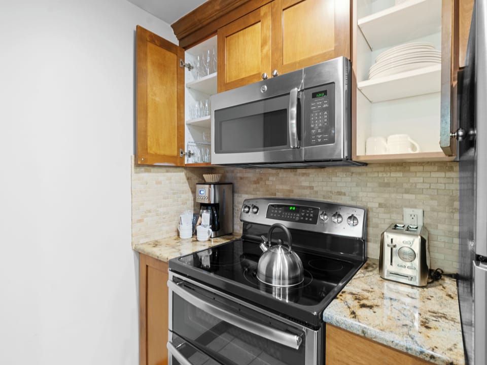 Kitchen / Dishes