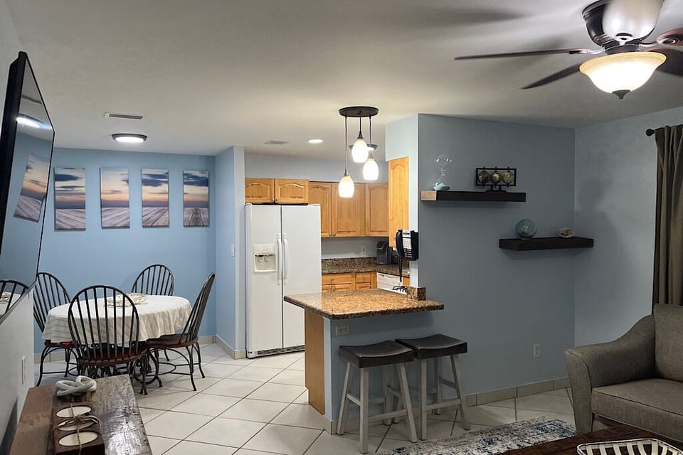 Kitchen & Dining area