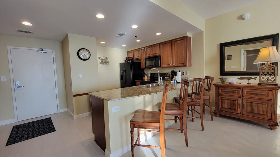 Kitchen with Breakfast Bar