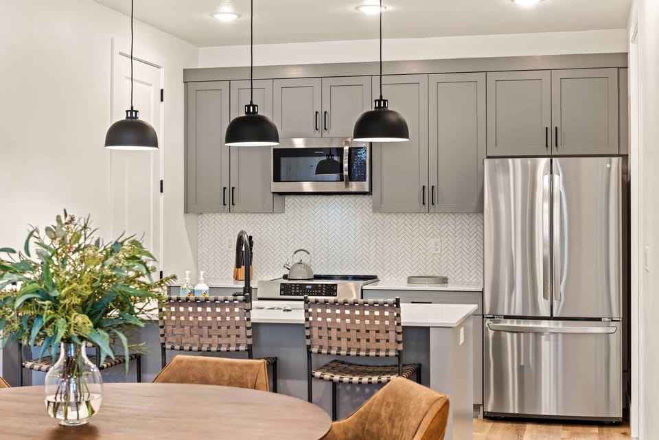 Condo, 3 Bedrooms | Private kitchen | Fridge, oven, coffee/tea maker, toaster