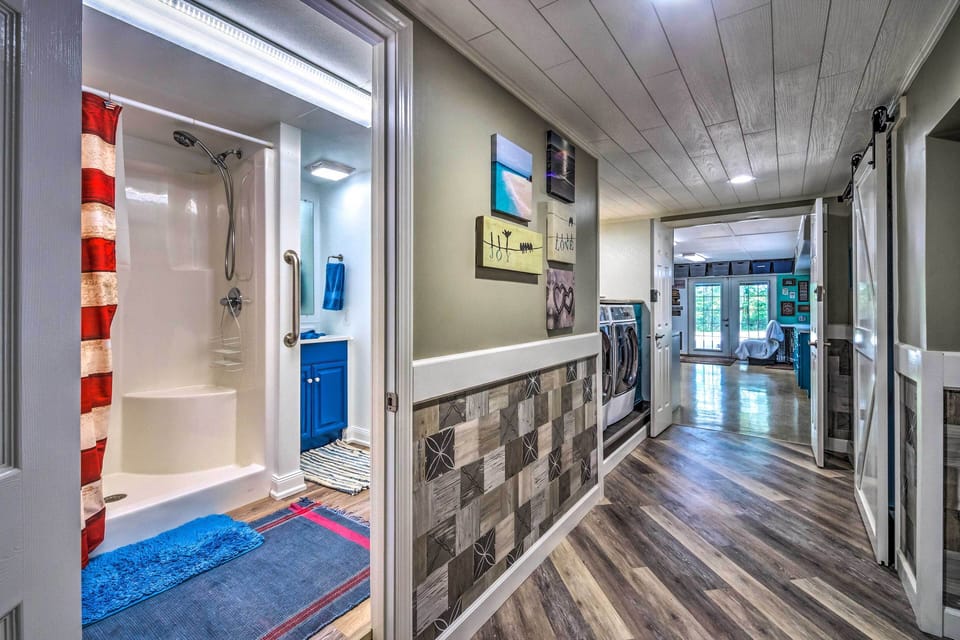 Full Bathroom