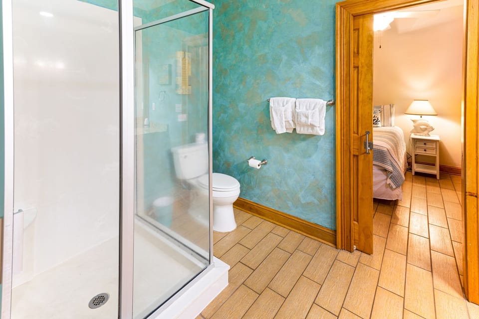 Full jack and jill bathroom 2