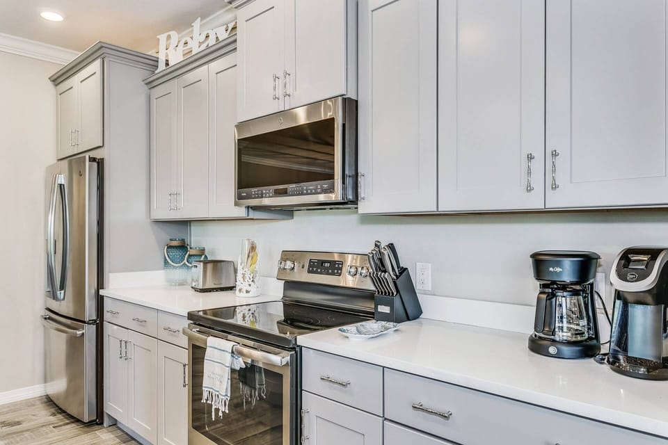 Everything you will need to prepare tasty meals in this kitchen