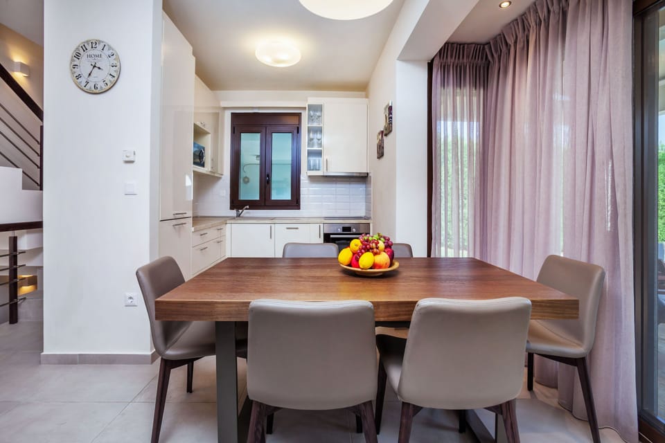 Superior Villa, 4 Bedrooms, Private Pool | In-room dining