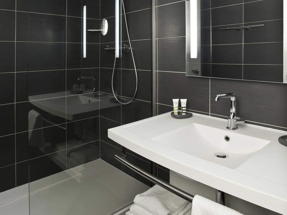 Premium bedding, pillowtop beds, in-room safe, desk