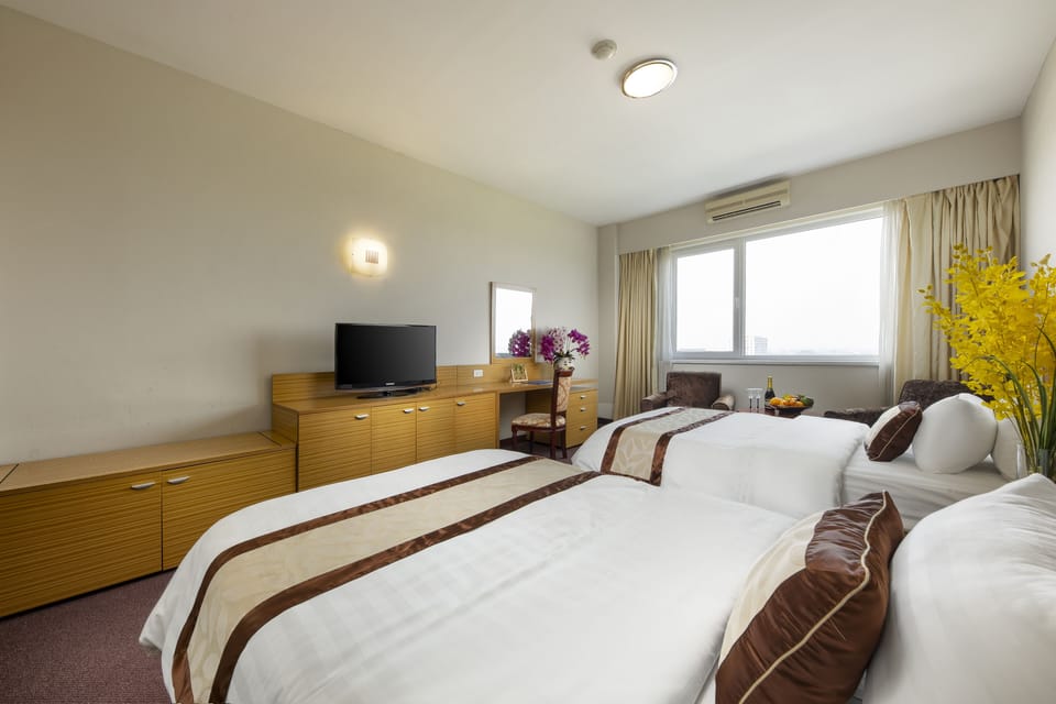 Premium bedding, memory foam beds, minibar, in-room safe