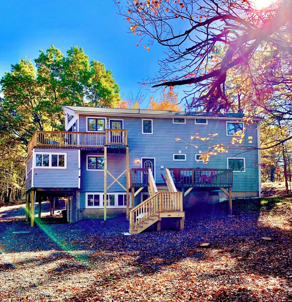 Woodland Escape Side View from main driveway