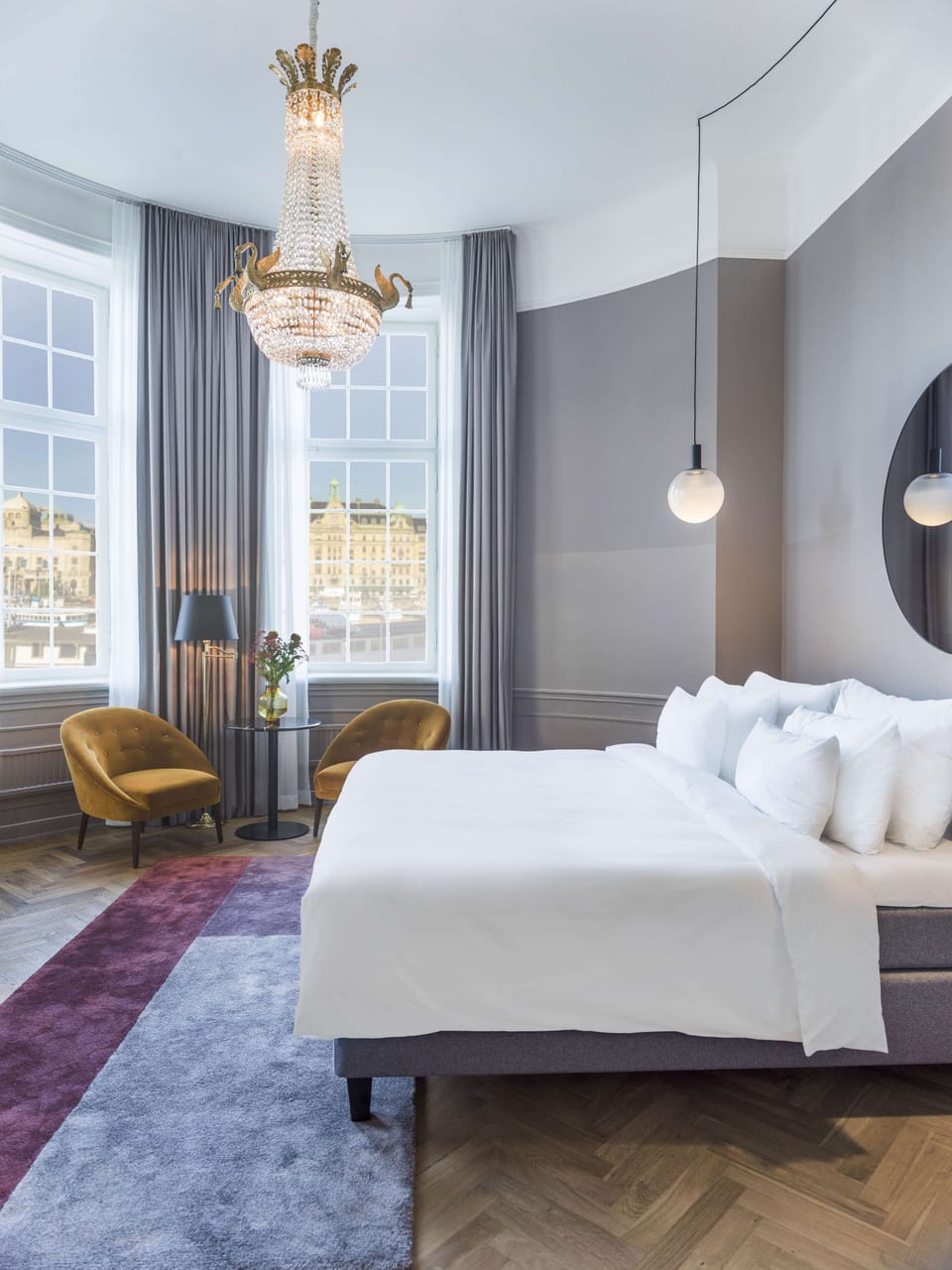 Hypo-allergenic bedding available, minibar, in-room safe