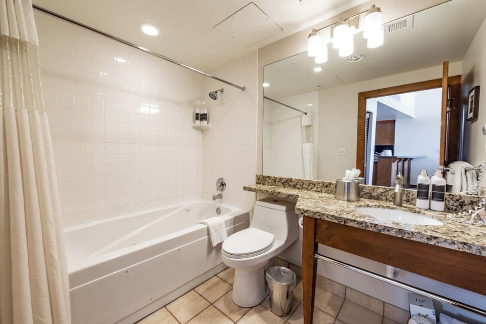Bathroom 2 with Jetted Tub/Shower Combo