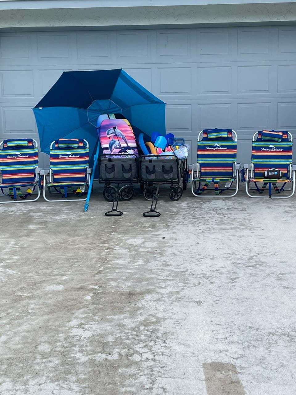 Everything you need for the beach. Update, 6 total Tommy Bahamas chairs now.