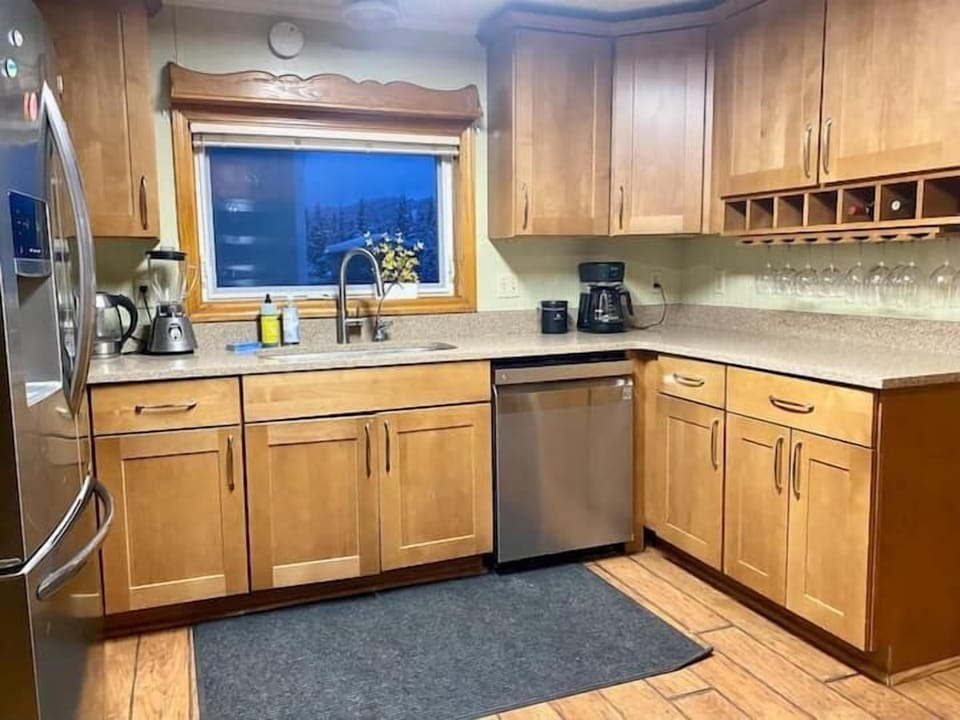 (20) ample counter space to cook up the best meals