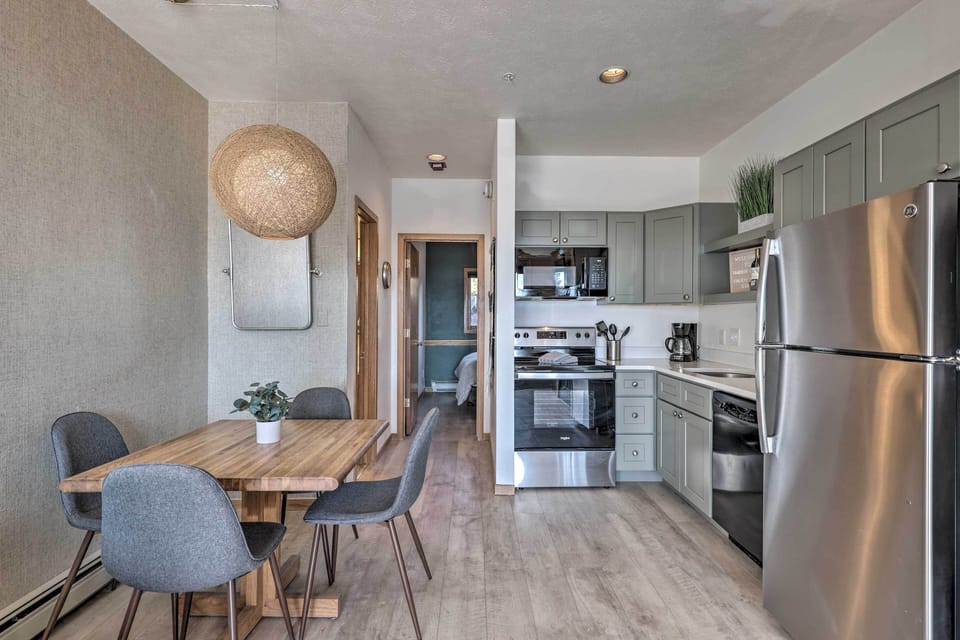Kitchen | Fully Equipped w/ Cooking Basics