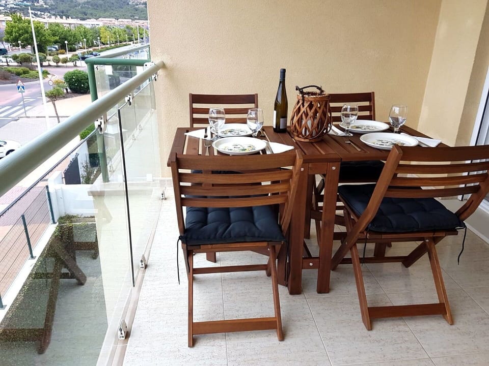 Table, Furniture, Chair, Wood, Building, Flooring, Interior Design, Desk, Floor, Plant