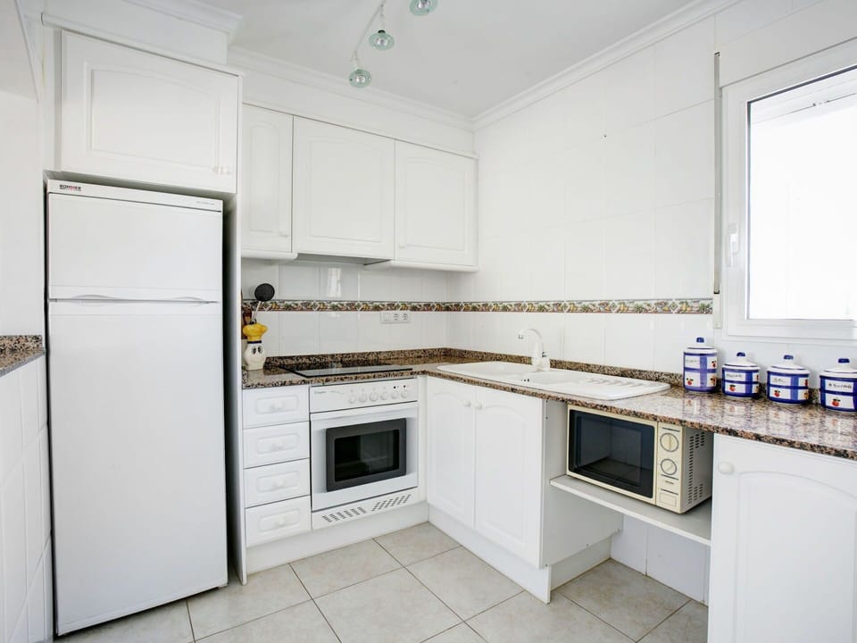 Cabinetry, Countertop, Kitchen Stove, Cooktop, Building, Kitchen Appliance, Stove, Interior Design, Lighting, Kitchen