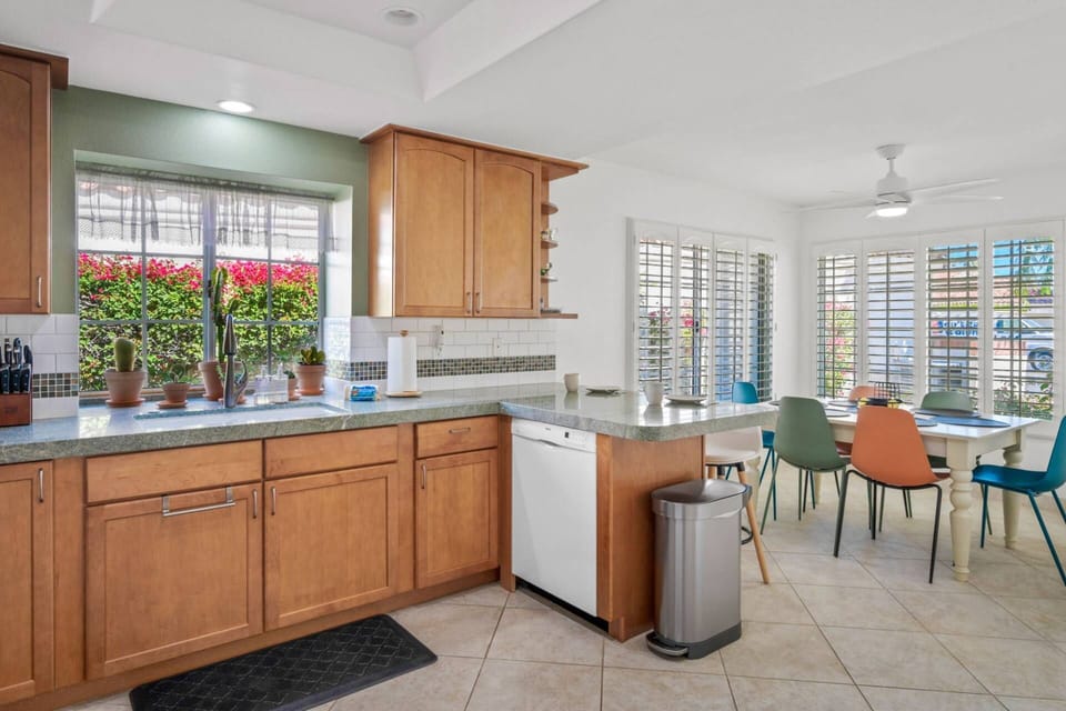 Kitchen & Breakfast Nook