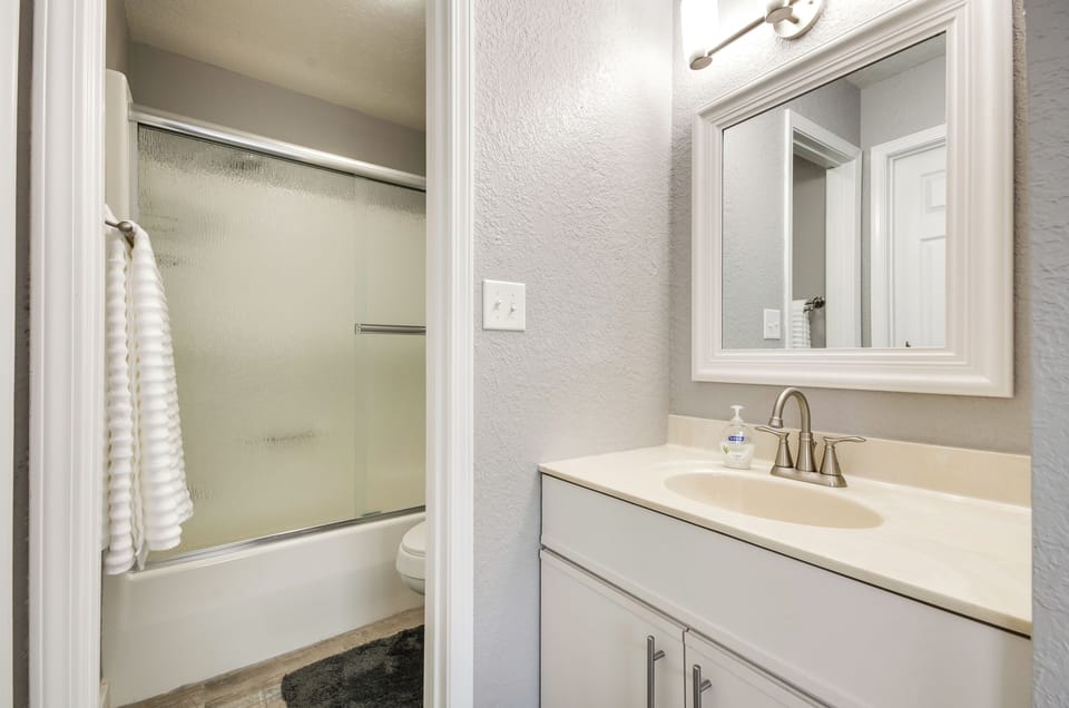 En-Suite Bathroom | Complimentary Toiletries Provided