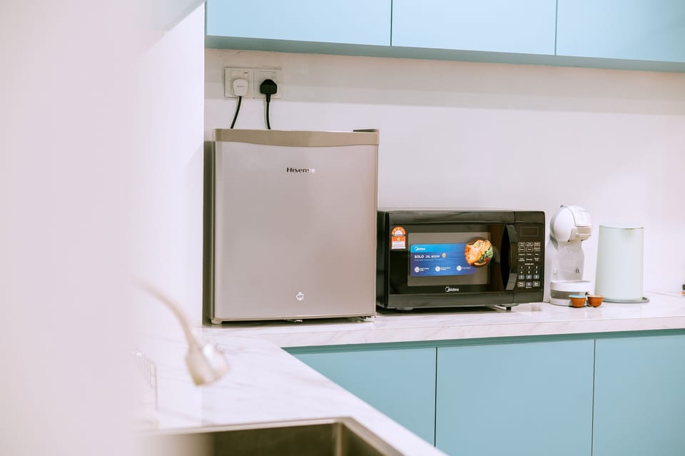 Superior Studio Suite | Private kitchen | Mini-fridge, electric kettle