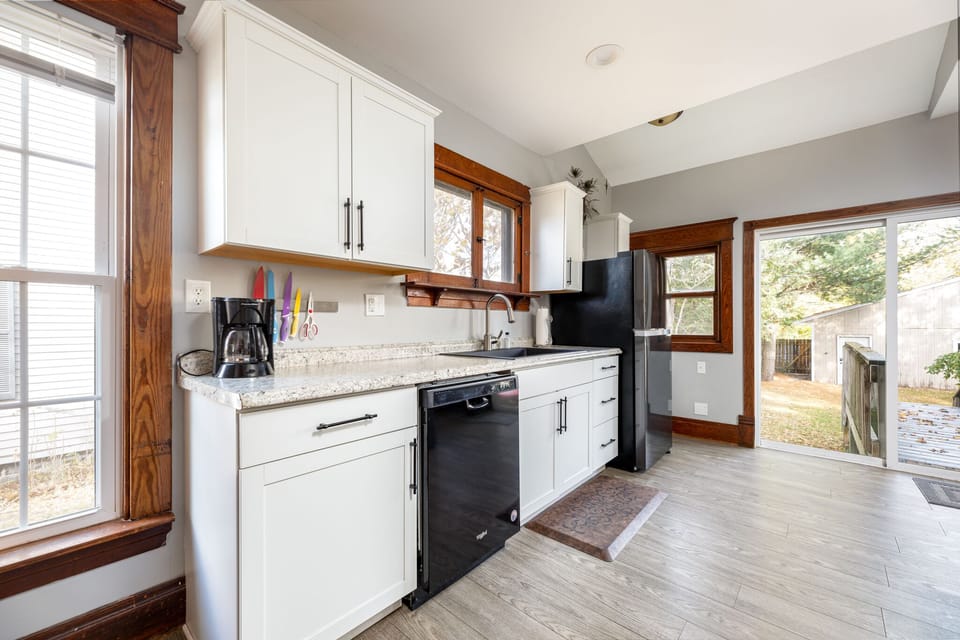 "Had an amazing girls weekend! House was fully stocked with supplies for all our needs!"

-Melissa, March 2022