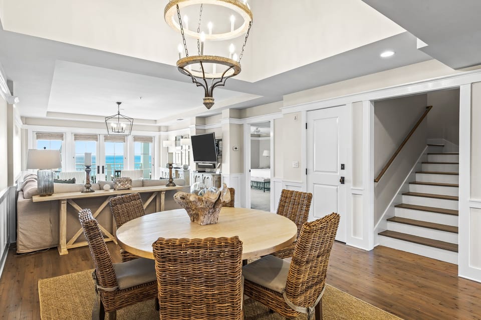 First Floor: Dining Area