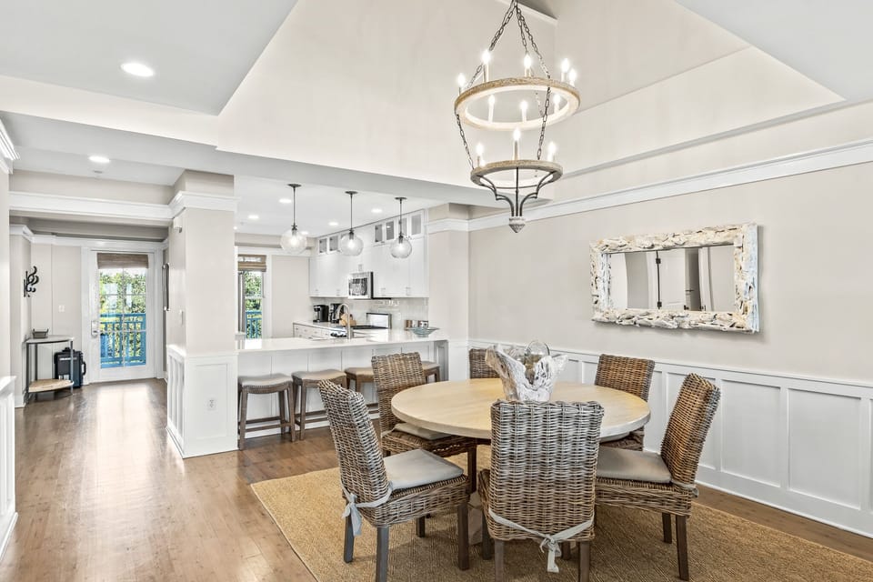 First Floor: Dining Area