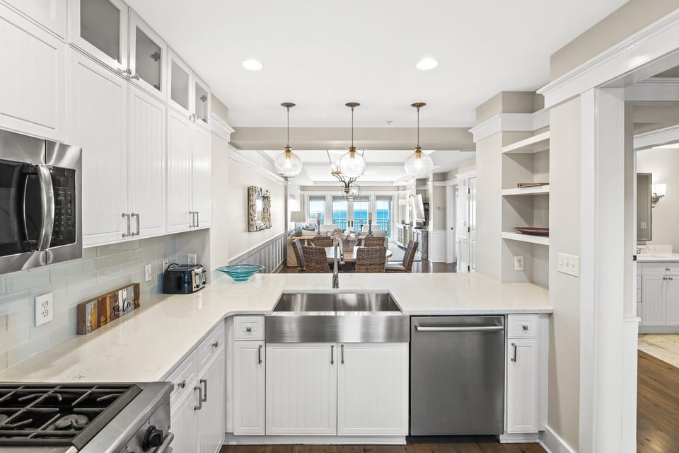 First Floor: Kitchen