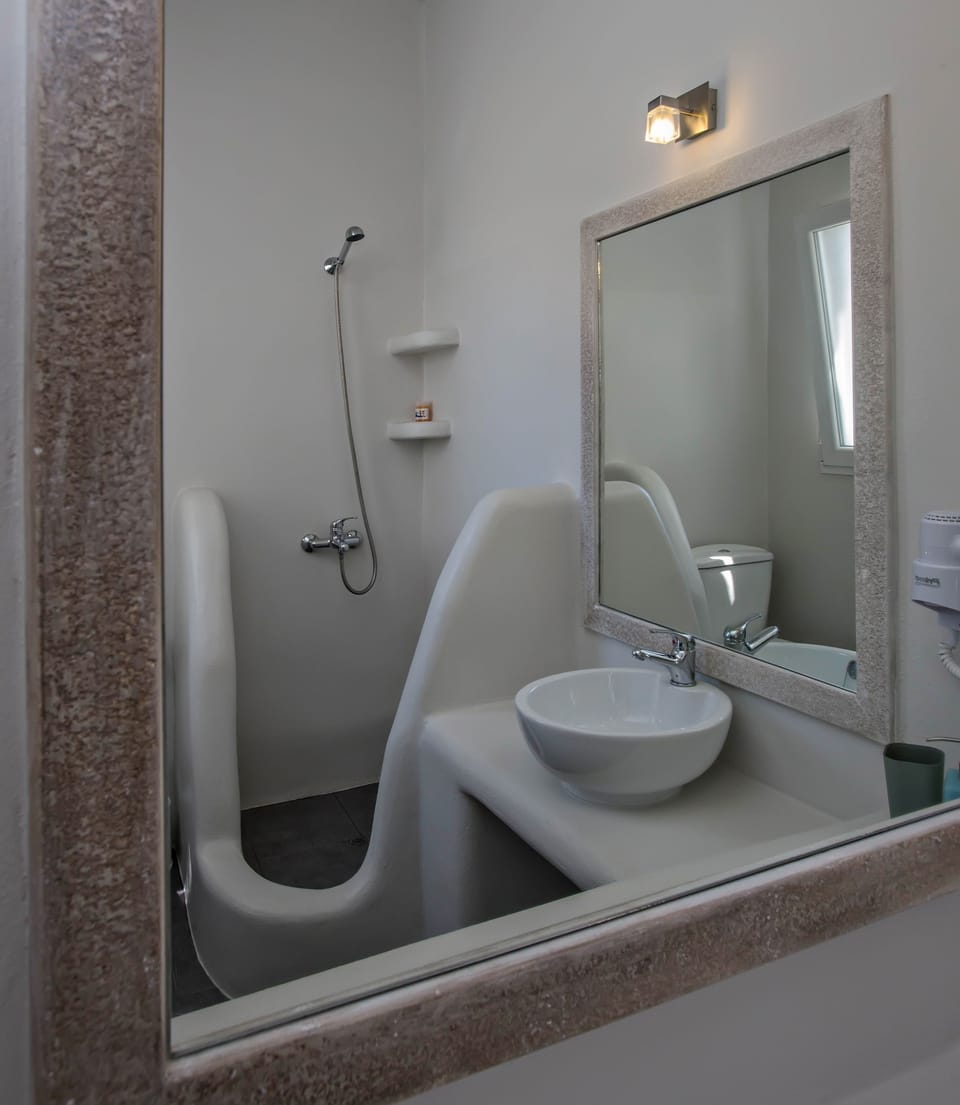 Free toiletries, bathrobes, towels