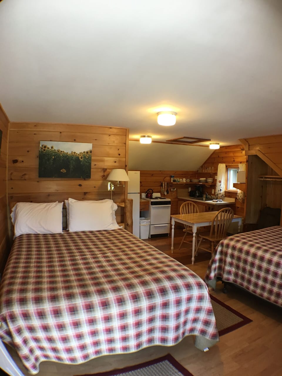 Standard Studio Suite | Laptop workspace, free WiFi, bed sheets