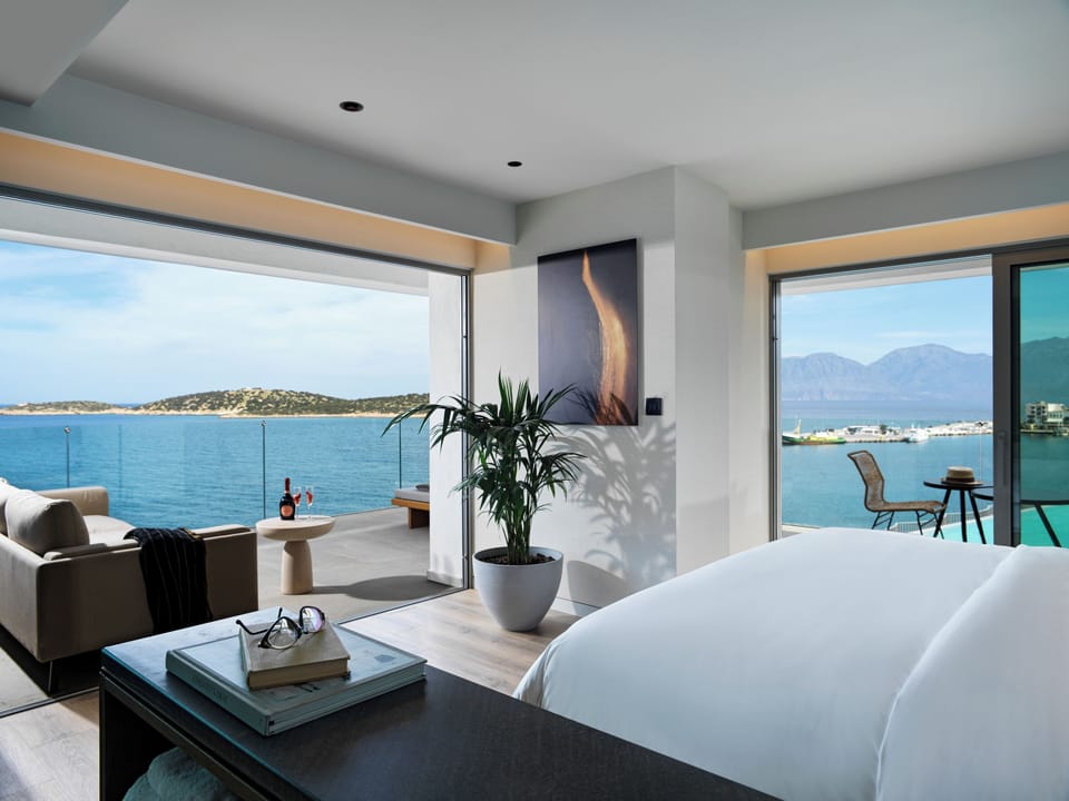 Premier Suite, Private Pool, Sea View | Hypo-allergenic bedding, minibar, in-room safe, blackout drapes