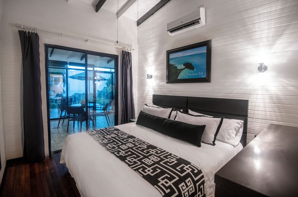 Exclusive Quadruple Room | Egyptian cotton sheets, premium bedding, down comforters, pillowtop beds