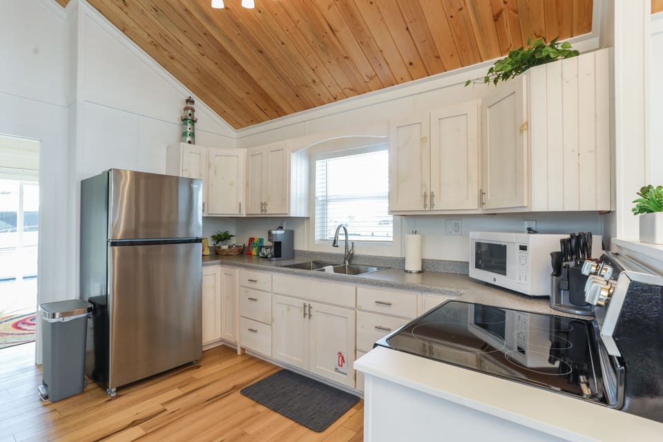 Full fridge & stove for your convenience