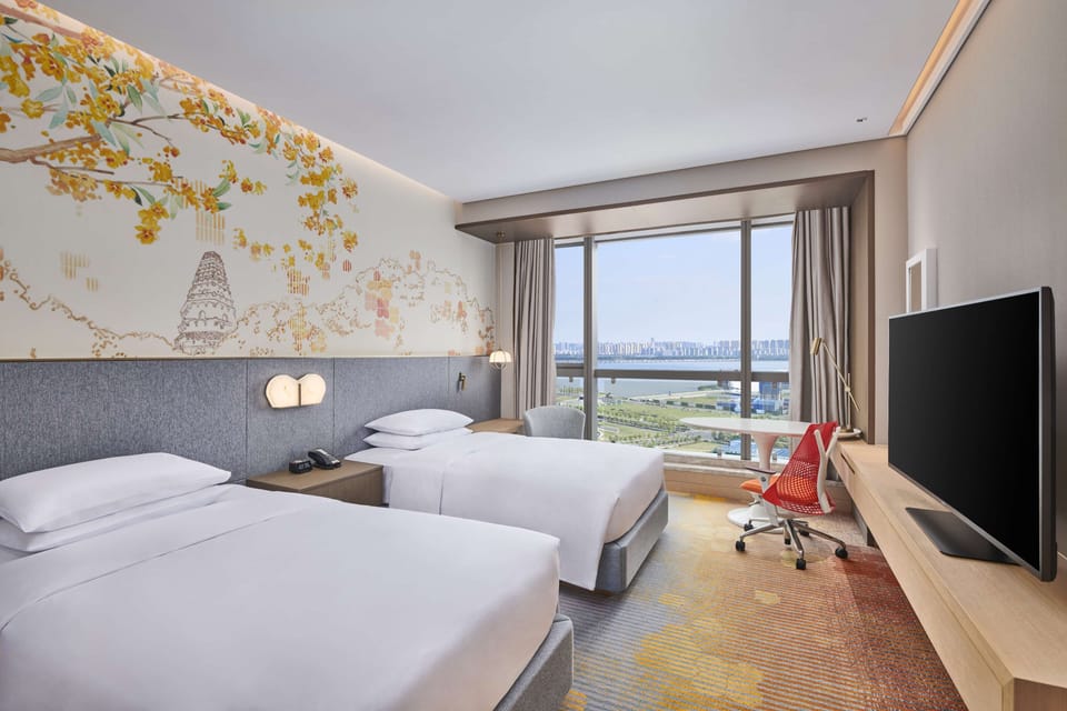 In-room safe, bed sheets