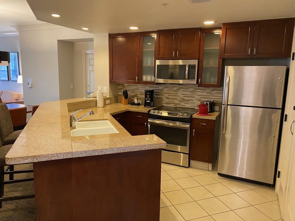 Full kitchen