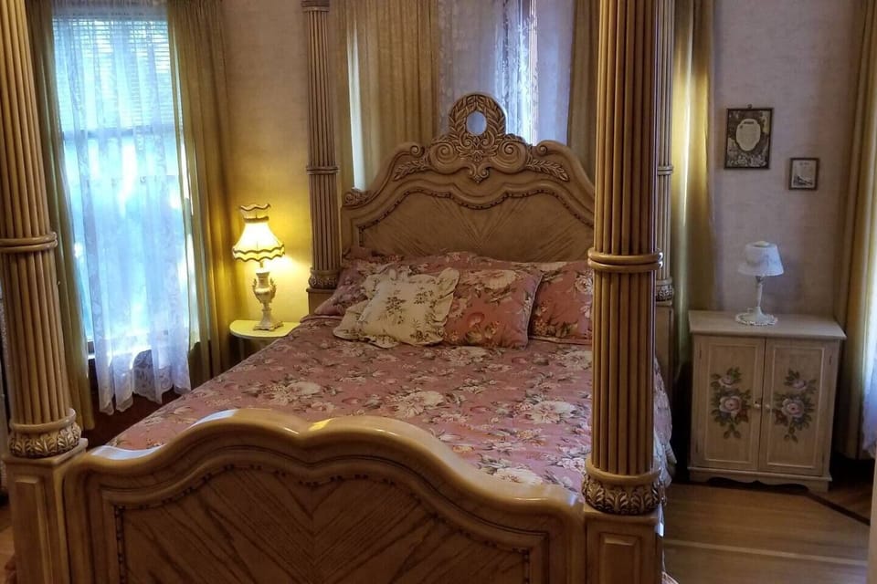 2nd Floor White Suite  - Bedroom