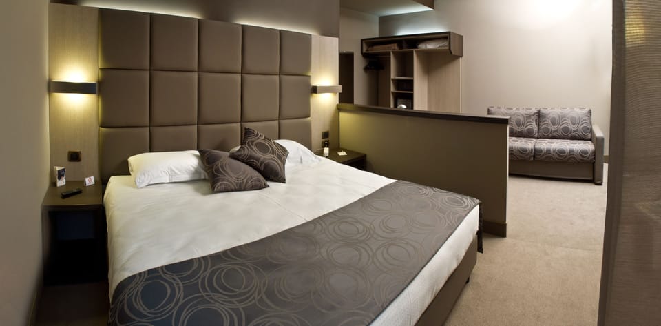 Triple Room | Frette Italian sheets, down comforters, minibar, in-room safe