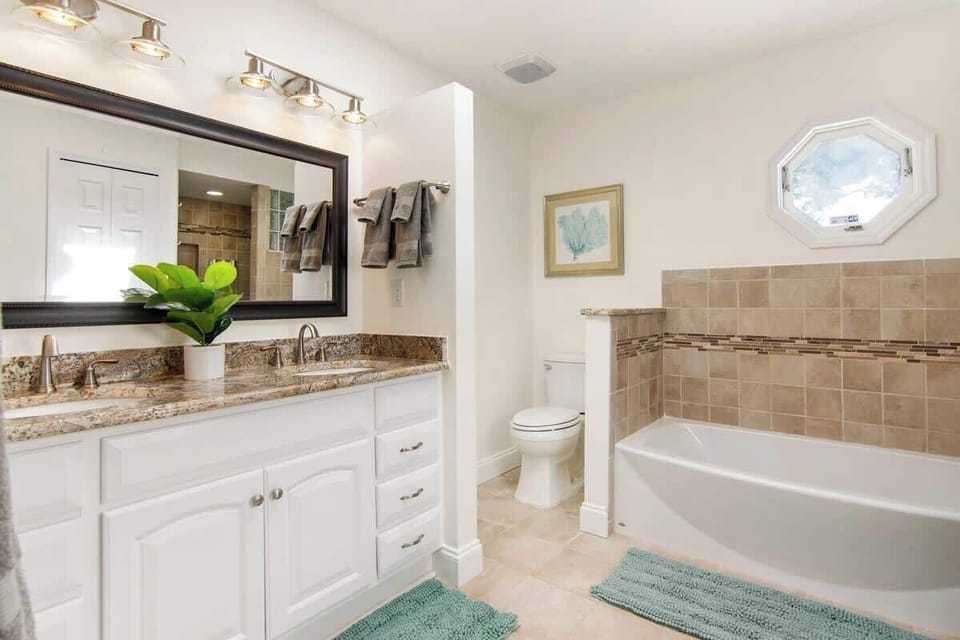 Beach Getaway - Private Heated Pool & 2 King Beds House in Sebastian