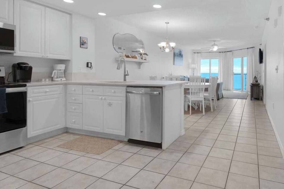 Open floor plan!