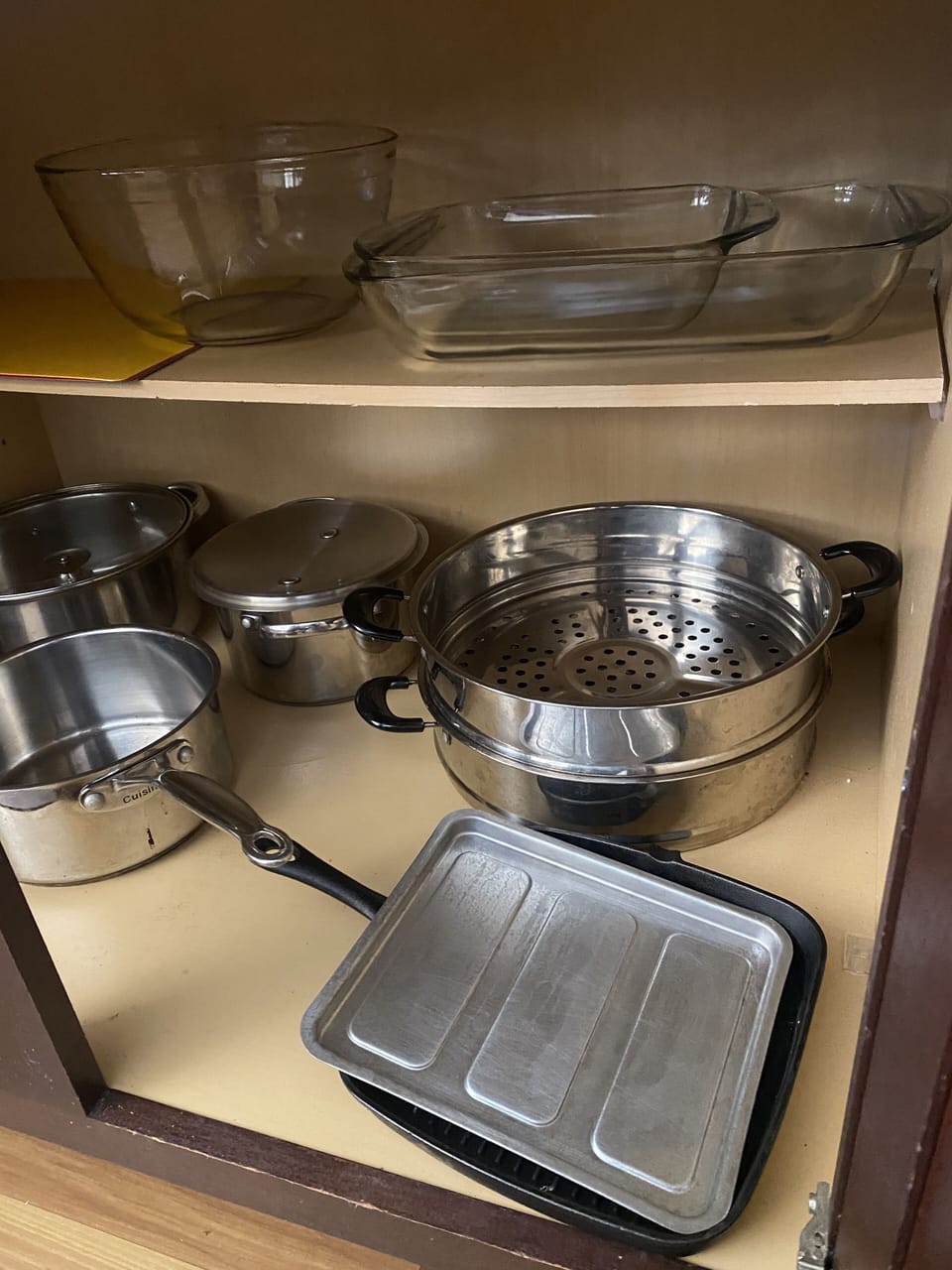 Cooking ware is provided 