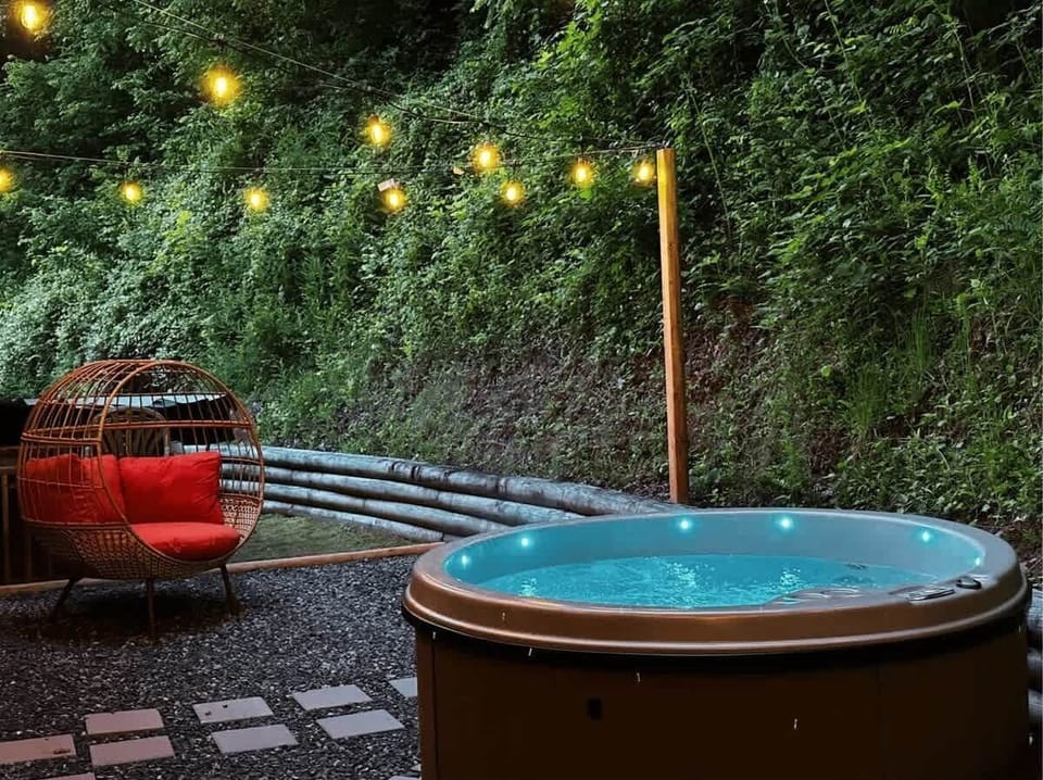 Outdoor spa tub