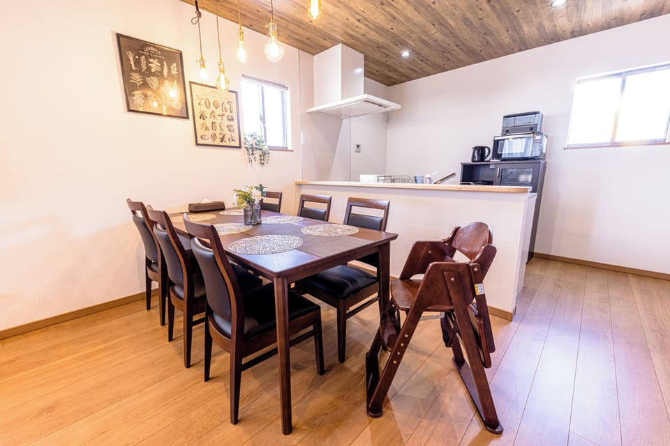 Basic House | In-room dining