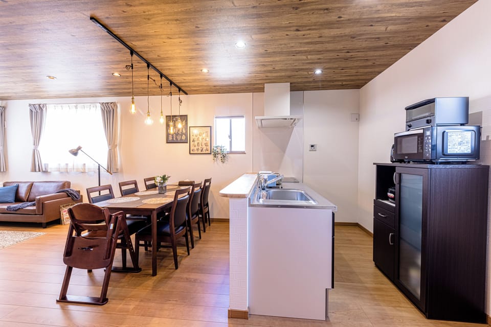 Basic House | Private kitchen | Full-size fridge, microwave, stovetop, rice cooker