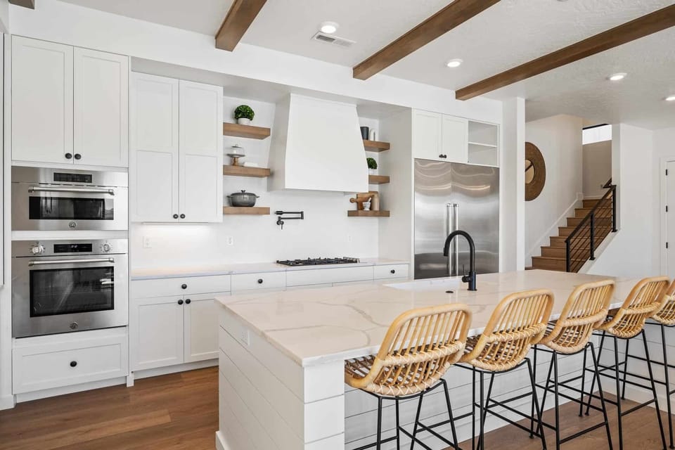House, 6 Bedrooms | Private kitchen | Coffee/tea maker, fridge, oven, electric kettle