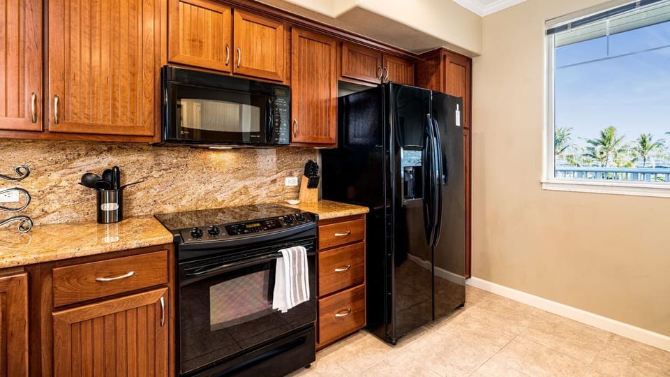 Fully equipped kitchen at Waikoloa Beach Villas N32